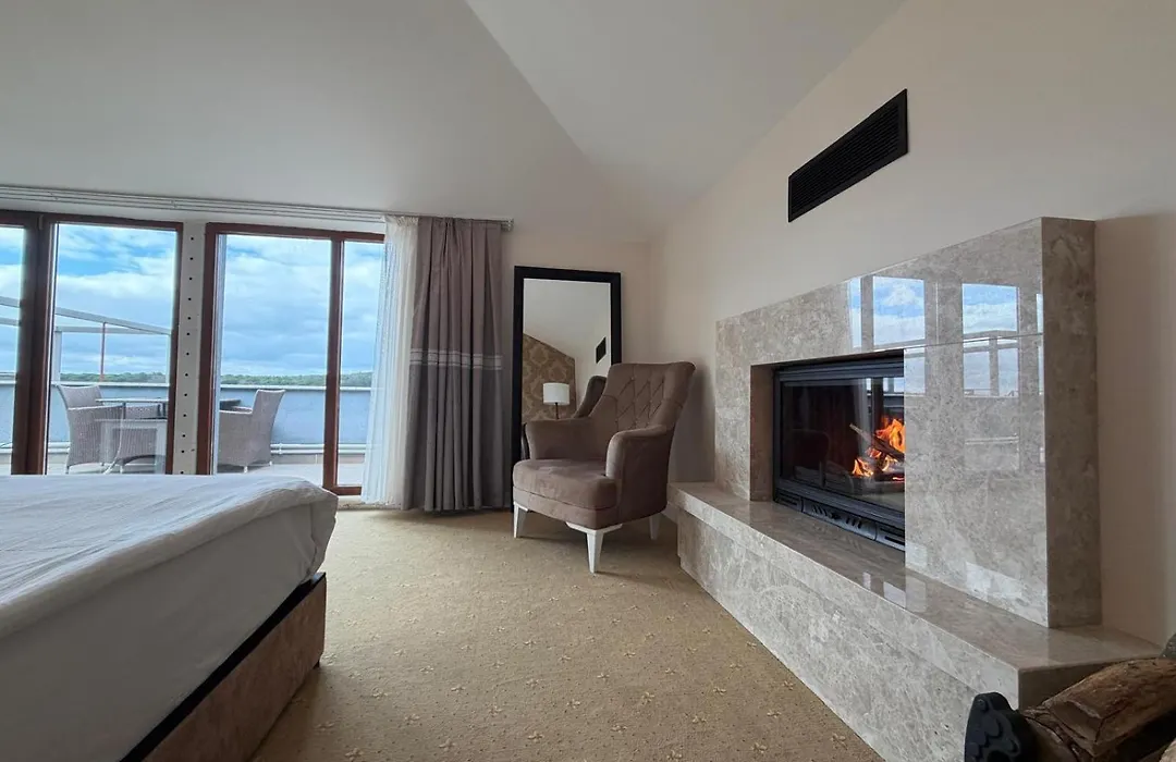 Green Roof Hotel-1