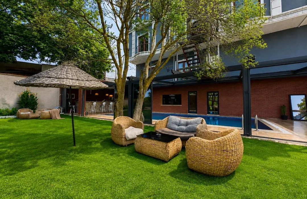 Green Roof Hotel-1